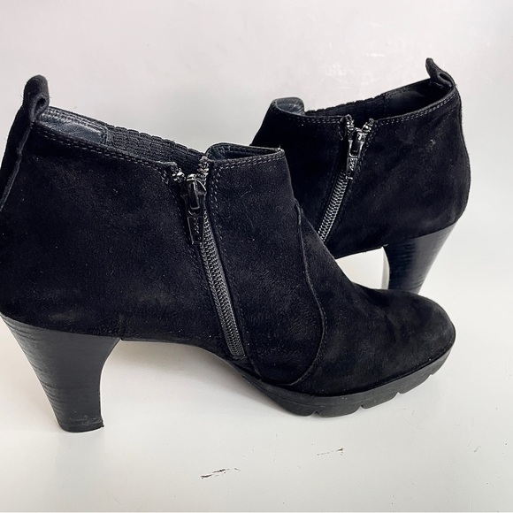 Paul Green Black Suede Heeled Ankle Booties Chelsea Lug sole Comfort US 7.5 - Picture 5 of 8